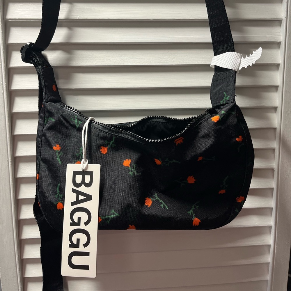 BAGGU Black Shoulder Bag with Orange Floral Design